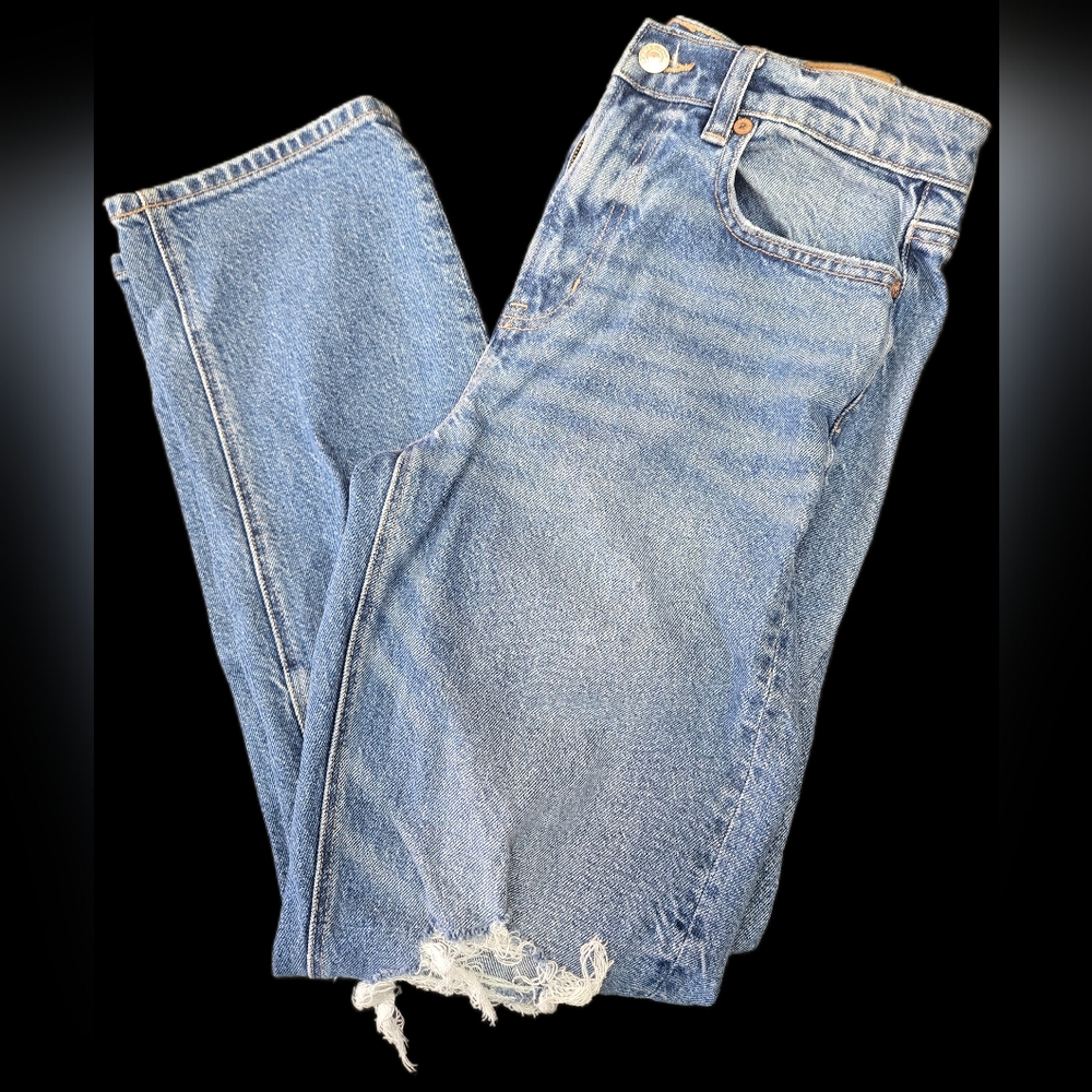 American Eagle Outfitters Light Blue Distressed Cropped Denim Jeans